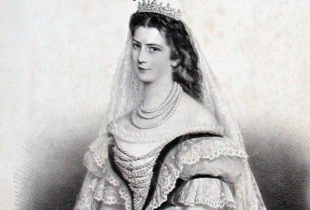 Sissi koronázási ruhájának másolatát állítják ki a szentantali múzeumban