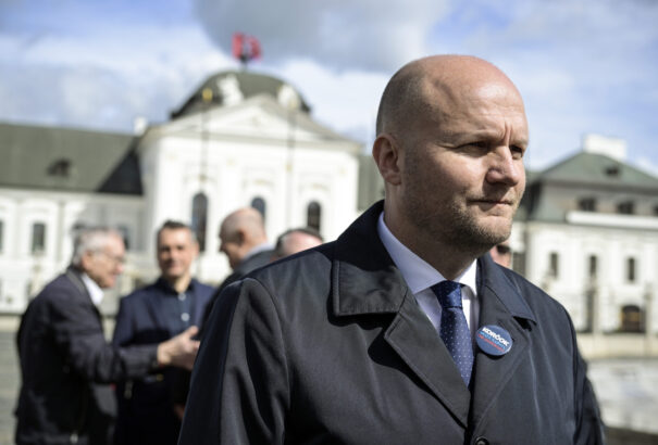 A Demokrati párt gyűlést szervez a Grassalkovich-palota elé. Üzenni akarnak Ficónak és Pellegrininek