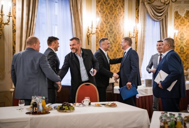 Hlas: A koalíció nem a tárcák cseréjéről,hanem a házelnök személyéről tárgyal