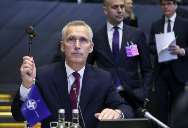 Stoltenberg utalt rá, hogy Ukrajnának is engedményeket kell majd tennie a békéért