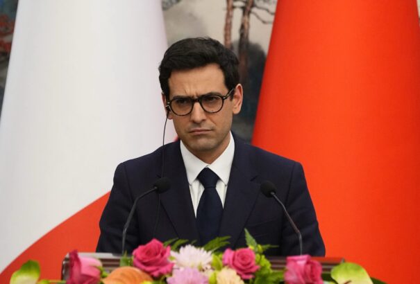 Francia külügyminiszter: Párizsnak nem érdeke a kommunikáció fenntartása Oroszországgal