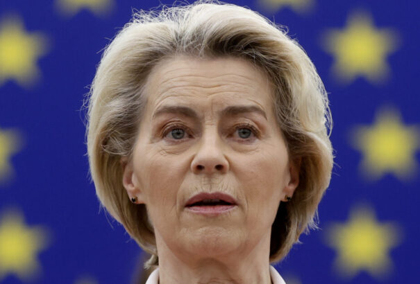 Rezeg a léc von der Leyen alatt: Az Európai Ügyészség korrupció gyanújával nyomoz a Pfizer vakcinák ügyében