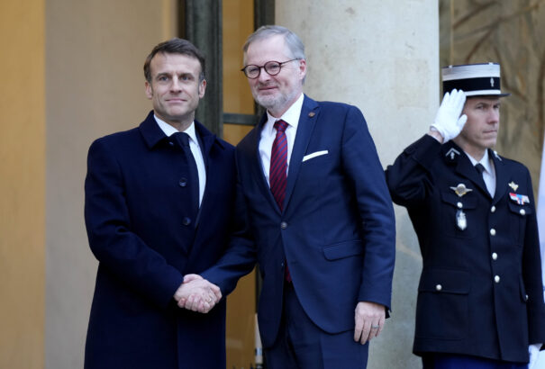 A cseh titkosszolgálatok beszálltak az EP-választási kampányba? Ha igen, szánalmasan átlátszó módszerekkel teszik