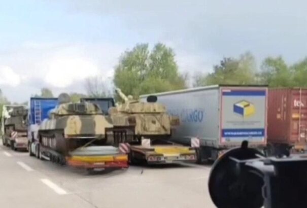 Szaddam-érából származó iraki lövegeket szállítanak a balti államokon keresztül Ukrajnába