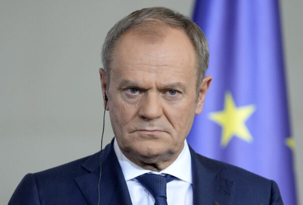 Donald Tusk: Izrael kemény próbának teszi ki a lengyelek szolidaritását
