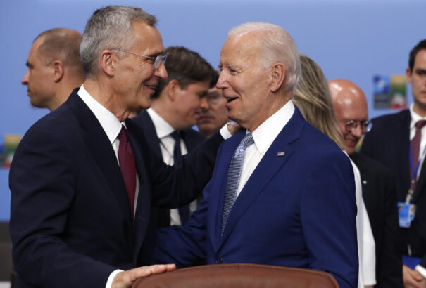 Újabb vörös vonalat lépnének át: már maga a NATO akar pénzt adni Ukrajnának