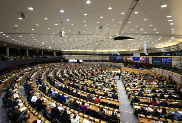 Lengyelország nem egyezik bele az uniós menekültátirányítási mechanizmusba