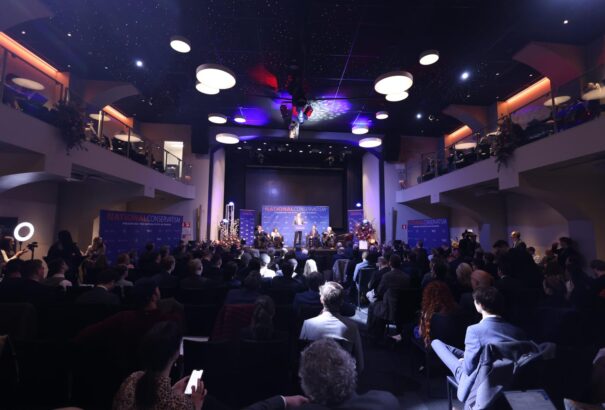 Botrány Brüsszelben: A baloldali polgármester betiltotta a békepárti, konzervatív konferenciát