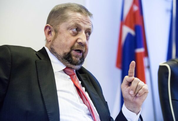 Az SNS Harabint jelöli a Bírói Tanácsba