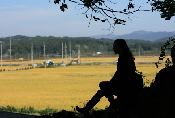 Mi a különbség az egyedüllét és a magány között? – A szakértő válaszol