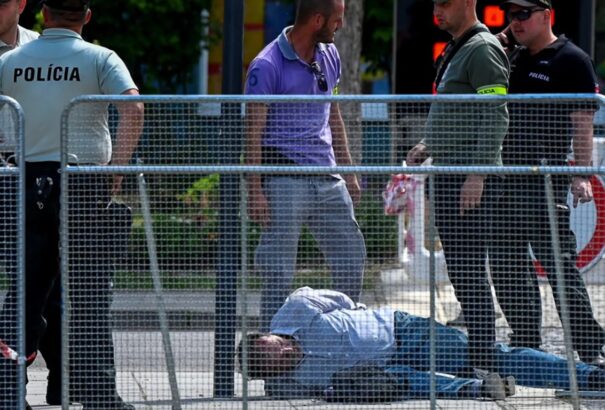 A rendőrség előre kitervelt emberöléssel vádolja Fico merénylőjét – életfogytiglan várhat rá