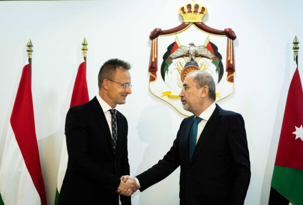 Szijjártó Péter: a választók június 9-én megüzenhetik az őrültségeket beszélő politikusoknak, hogy elég