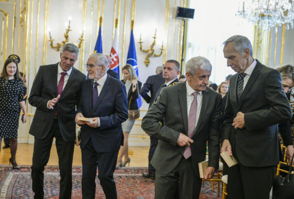 Čaputová kitüntette Bugár Bélát