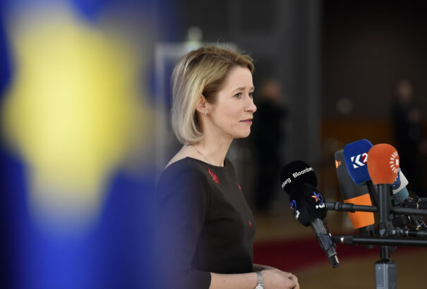 Észt kormányfő: Ukrajna nem kéri a Nyugattól, hogy harcoljon érte, csak lőszerekre és légvédelmi eszközökre van szüksége