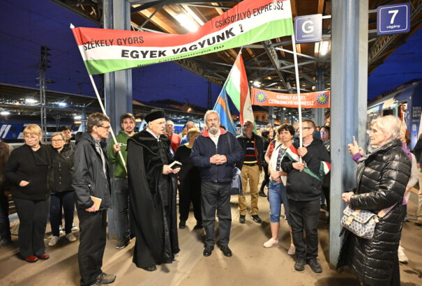 Elindult a Székely Gyors és a Csíksomlyó Expressz Erdélybe