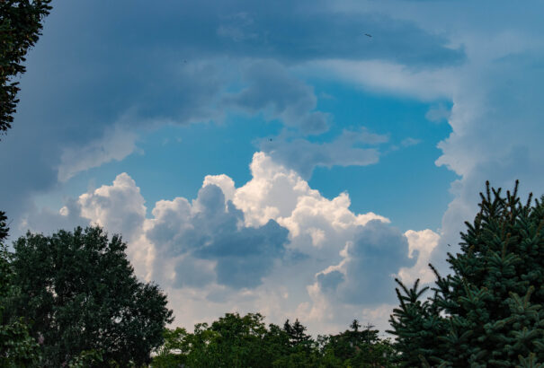 Túlnyomóan borús időnk lesz kedden, elvétve zivatarokra is számítani kell