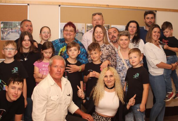 „Marika, köszönjük!” Kiállítás Páko Marika zenei életéről Rimaszombatban – Képekkel