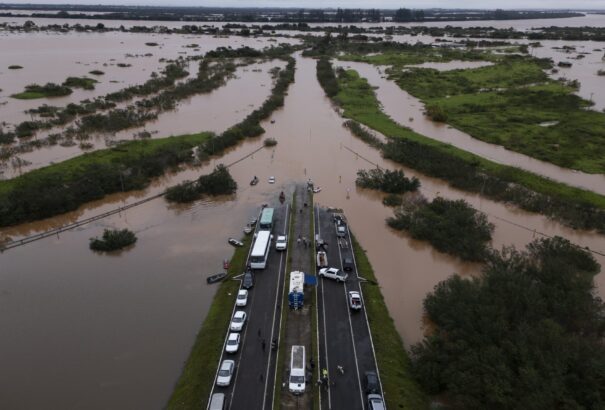 Nyolcvan éve nem láttak ennyi esőt Brazília déli részén, sokan meghaltak az árvizek miatt