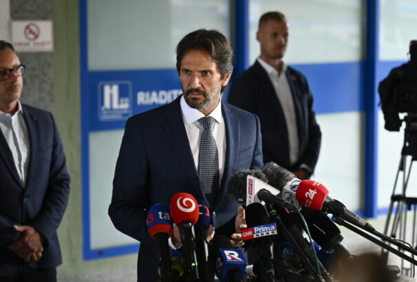 Kaliňák rendkívüli kormányülést hív össze az EU-s források miatt