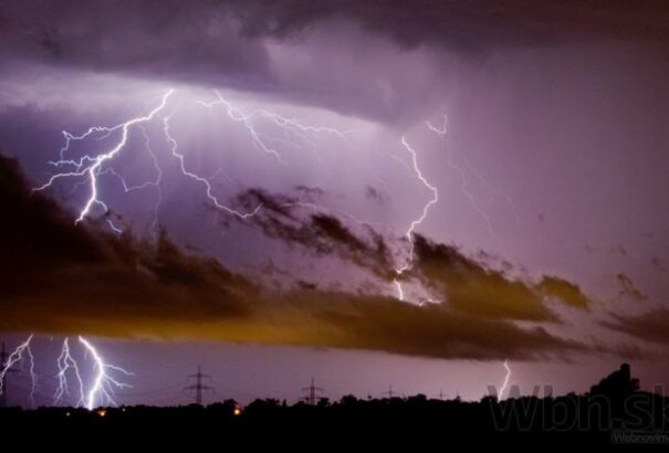 Hétfő délután zivatarokra kell számítani Nyugat- és Közép-Szlovákiában