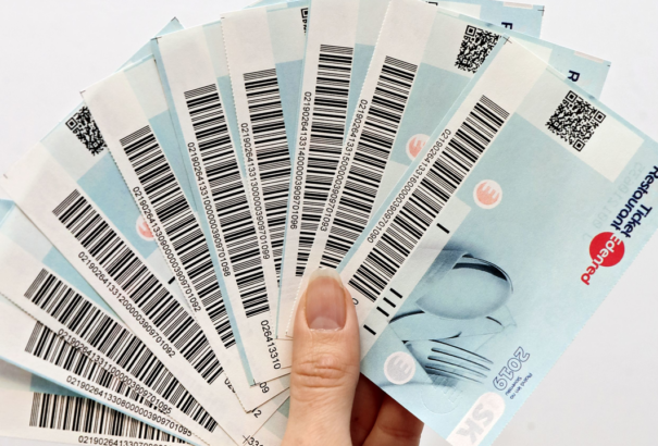 Szakértő: Emelkedik az ebédjegyek ára