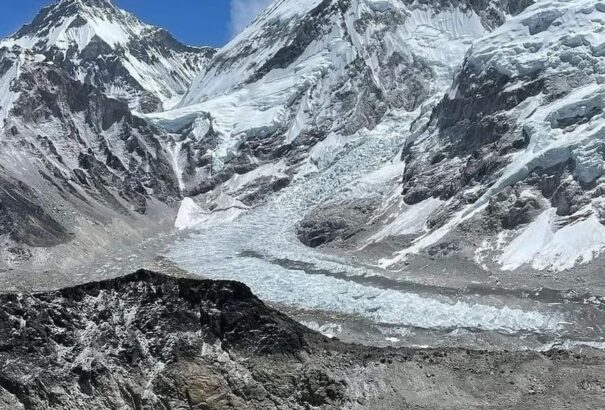 Egy nepáli és egy brit hegymászó is rekordott döntött az Everesten