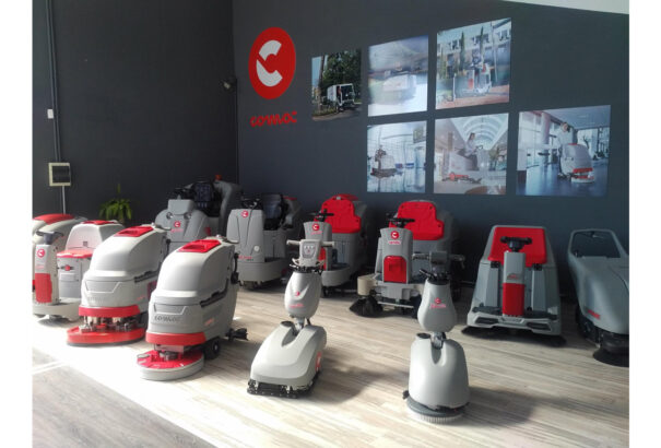 Hatékony tisztítás nagy területen az ipari takarítógépek alkalmazásával