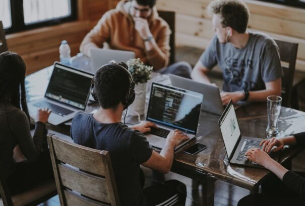 Álláskeresés Magyarországon: aktuális trendek és helyzet a munkaerőpiacon. A Jooble elemzése