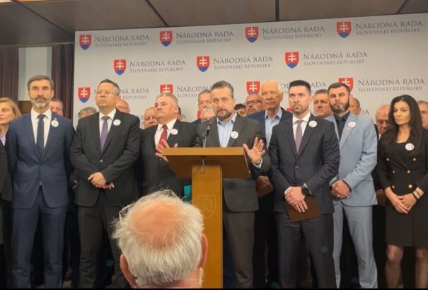 A parlament határozatban ítélheti el a Fico elleni merényletet