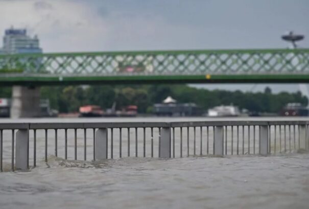 Rendkívüli helyzetet hirdettek Dévényben