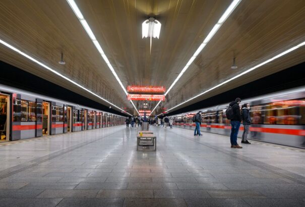 Leomlott a vakolat egy része a prágai főpályaudvar alatti metróállomáson