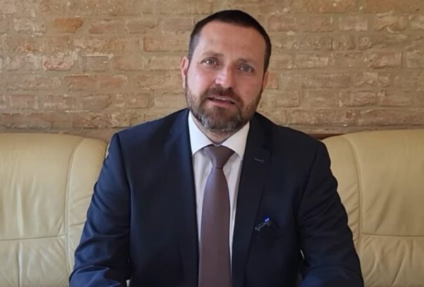 Indul a tisztújítás előtti rali: Orosz Örs lemondott alelnöki tisztségéről, Gyimesit és Forrót támadta