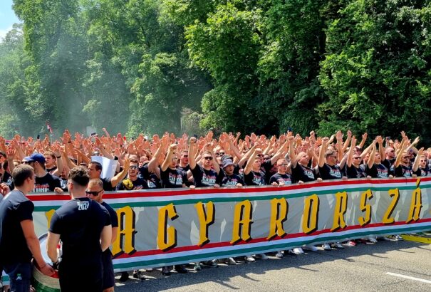 Íme, a felejthetetlen stuttgarti vonulás és szurkolás – Képek, videók