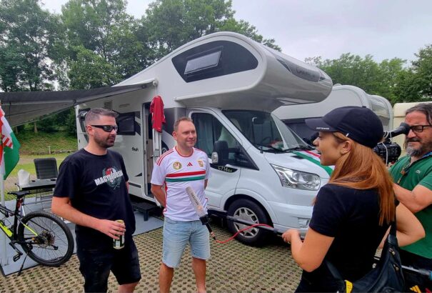 A foci Eb-re kiutazó magyar szurkolókról is írt a Reuters hírügynökség – videó