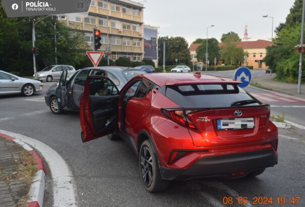 Belehajtott az előtte haladó járműbe egy 32 éves sofőr Dunaszerdahelyen. 3,1 ezreléket fújt