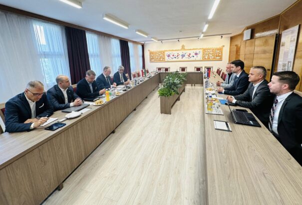 Autóbuszjáratok indítását szervezik magyarországi és felvidéki települések között