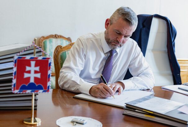 Jövő héten dönt Peter Pellegrini államfő a közmédiatörvény aláírásáról