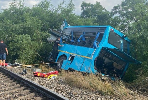 Ötre emelkedett az Érsekújvár melletti vasúti baleset áldozatainak száma