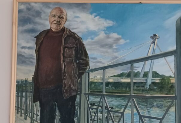 Az irodalmár Grendel Lajos a képzőművészek szemével – Szín- és formagazdag kiállítást láthatunk a komáromi Szinnyei József Könyvtárban