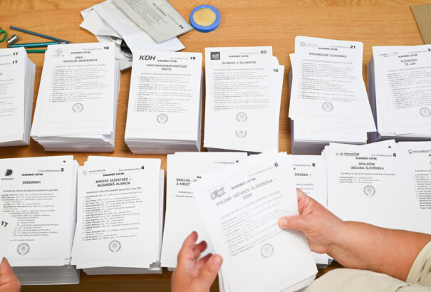 Tótmegyeren fehér port találtak a szavazólapokon, kiürítették az épületet