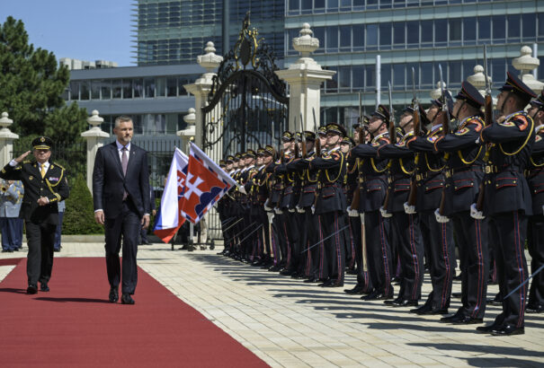 Pellegrini helyettesíti Ficót Brüsszelben, az uniós vezető posztokról tárgyalnak