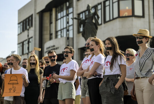Elfogadta a parlament a Szlovák Televízióról és Rádióról szóló törvényt