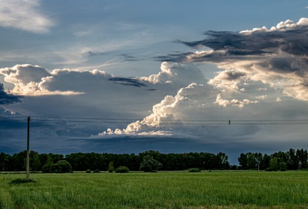 Felhős idővel zárul a munkahét – csapadékra is kell számítani
