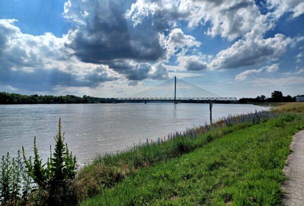 Az elkövetkező órákban tetőzik a dunai árhullám Komáromnál