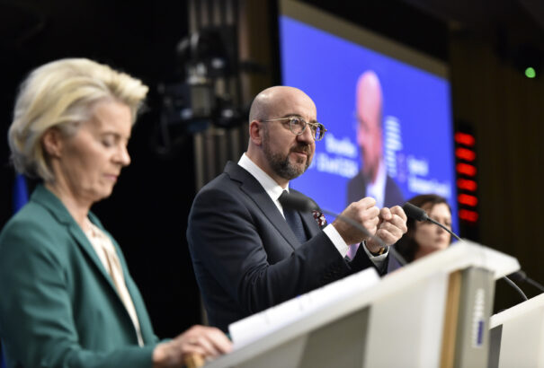 Folytatódik a brüsszeli dráma: bevándorlásellenes politikussal túrnák ki von der Leyent a Bizottság éléről