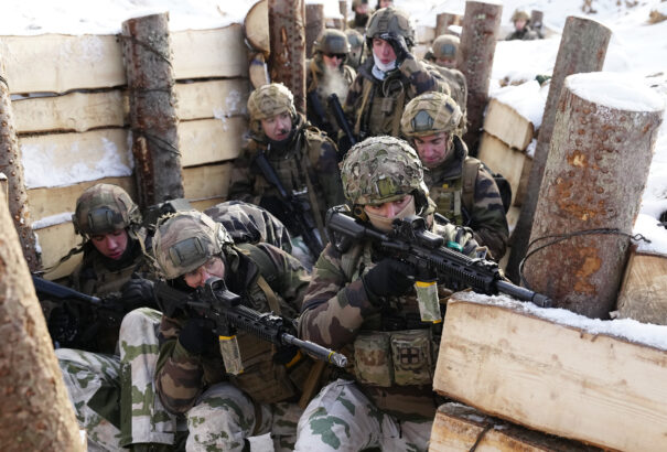 A NATO állítólag korridorokat épít egy Oroszországgal vívott háborúra készülve