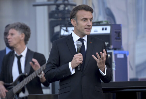 Macron polgárháborúra figyelmezteti a választókat. Szerinte a szélsőjobb és a szélsőbal rossz reakciókat hoz a valós problémákra