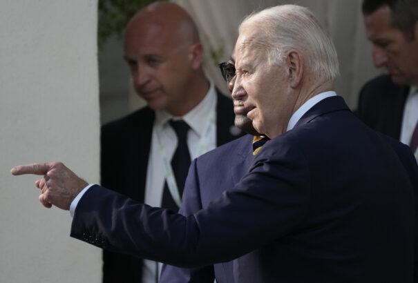 A fehér házi tudósítók szervezete bírálta Joe Bident, amiért újságírói kérdéseket kifogásolt