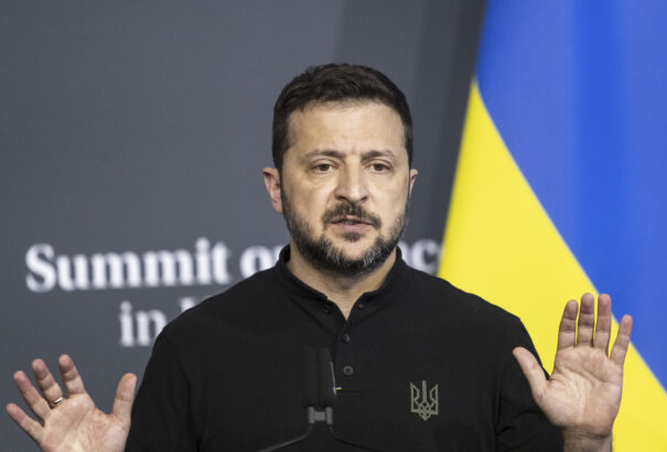 Felmérés: Az ukránok szerint Zelenszkij továbbra is legitim vezető