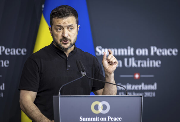 Ukrajnában behívóval és frontszolgálattal fenyegetik meg a korrupcióról cikkező újságírókat